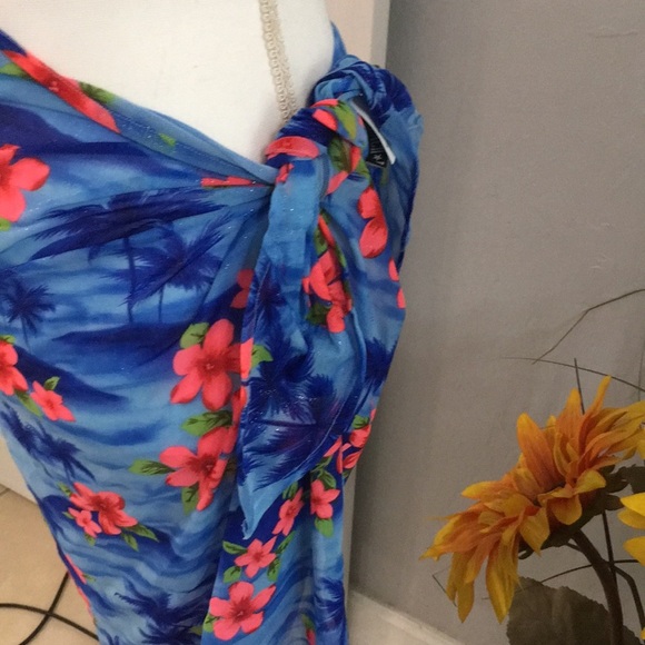 Beach Bay Cover-up floral. OS - Picture 2 of 9